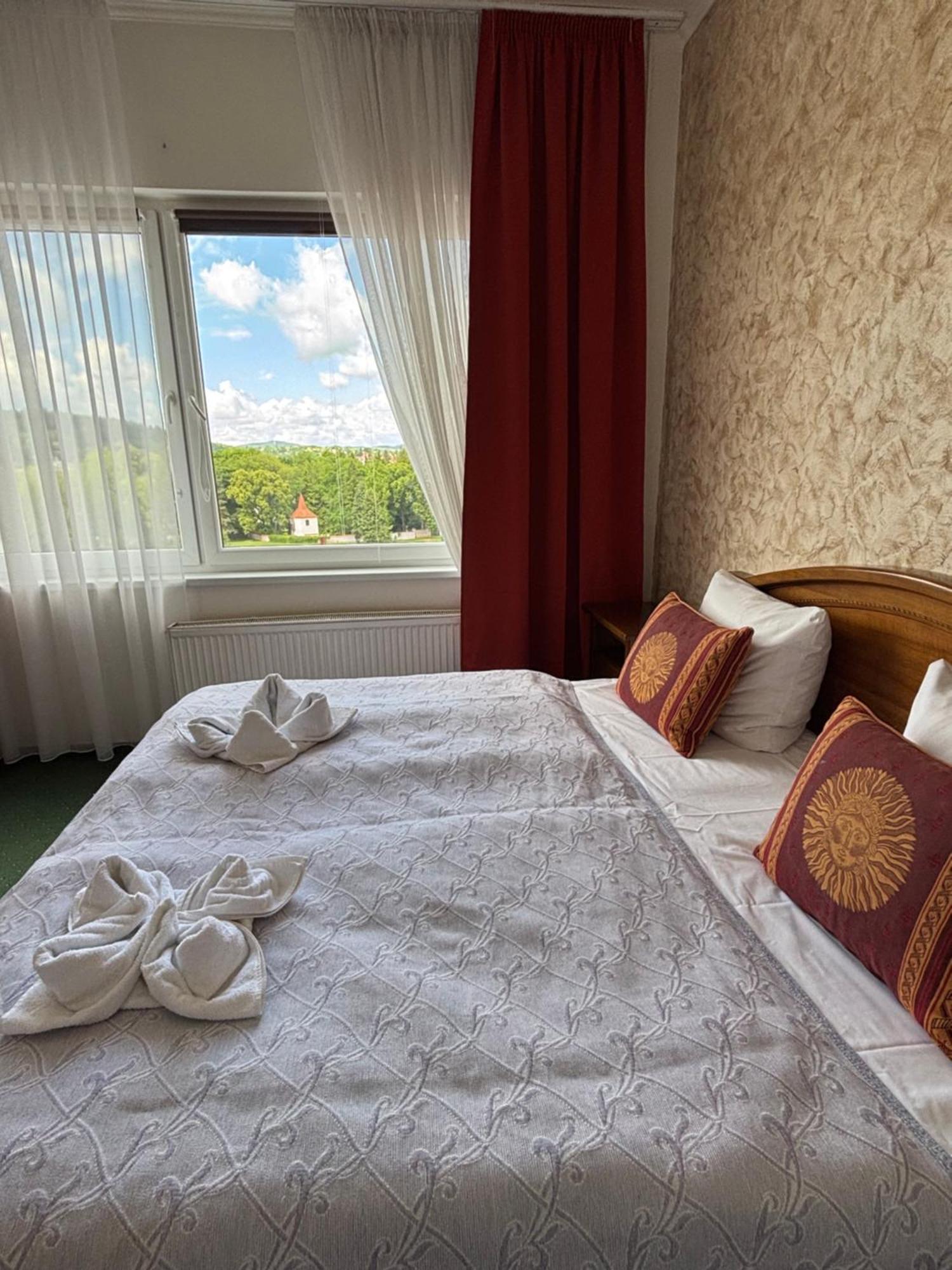 Hotel Bila Ruze Písek Buitenkant foto